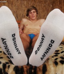Boy feet 21 5c43552c87606.jpg