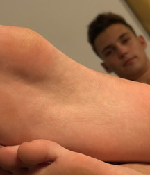Sweaty feet 5c43e60af128e.jpg
