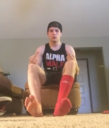 Sweaty feet 5c43e64e16224.jpg