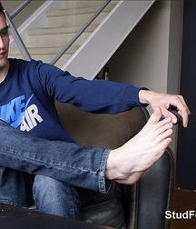 Sweaty feet 5c43f1708bb07.jpg