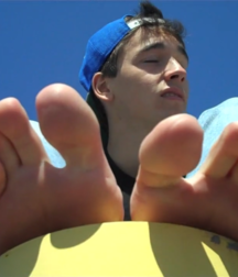 Sweaty feet 5c43f18d2309f.png