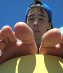 Sweaty feet 5c43f18f1fb37.png