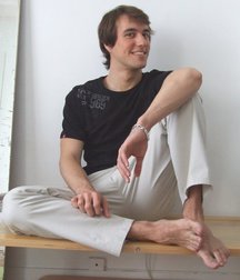 Male feet 5c460e4b7fd0d.jpg