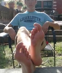 Male feet 5c460e646d3d0.jpg