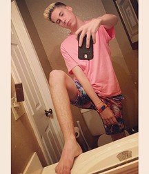 Boy feet 23 5c461641e22a5.jpg