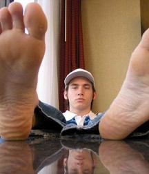 Boy feet 24 5c4714e9a6801.jpg