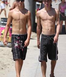 Flip flops feet 5c471c55cb902.jpg