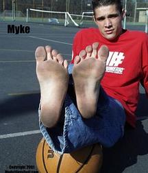 Barefoot boys 4 5c473fc3e4c13.jpg