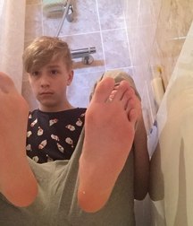 Smooth boy feet 5c4b52df537ec.jpg