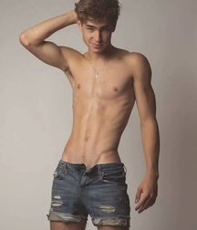 Web hotties 2 5c51d3f8b32a4.jpg