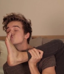 Boy feet 28 5c55d966402d7.jpg