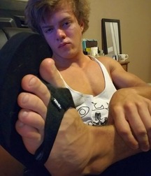 Boy feet 28 5c55d96ca9083.jpg