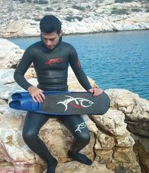 Surfer and Divers 5c5629bd2c485.jpg