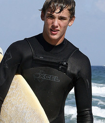 Surfer and Divers 5c5629dc71921.jpg