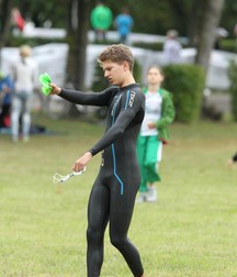 Surfer and Divers 5c5629deb8b1e.jpg