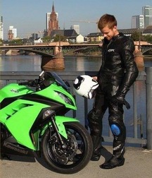 Biker buddies 5c5874abed92d.jpg