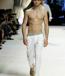 Model boys feet 5c5f498c3f0fb.jpg