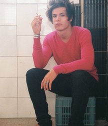 Model boys feet 5c5f49cbbd07d.jpg