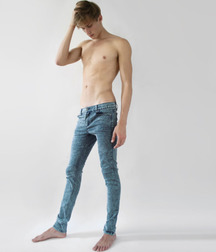 Model boys feet 5c5f49d92eda8.jpg