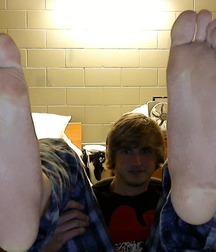 Beautiful boy feet 5c61d11284195.jpg