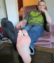 Hot smelly feet 5c62e5edc55b8.jpg