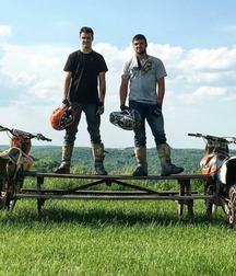 Country boys 5c65989ec7bd1.jpg