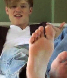 Celebs feet 5c65e8736385b.png