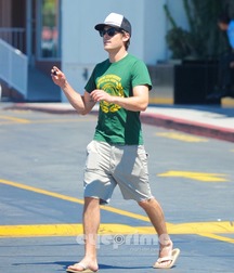 Celebs feet 2 5c65e91c6cd06.jpg