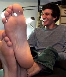 Suck my smelly toes 5c66031537213.jpg