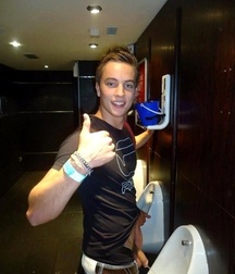 Taking a leak 2 5c67354c2fc6b.jpg
