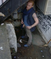 Taking a leak 2 5c67357eb9132.jpg