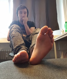 Smelly boy feet 4 5c6761c694e22.jpg