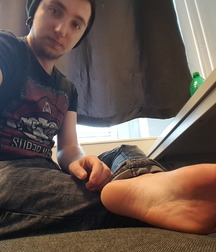 Smelly boy feet 4 5c6761cfb8cb1.jpg