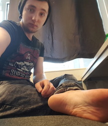 Smelly boy feet 4 5c6761d417e2b.jpg