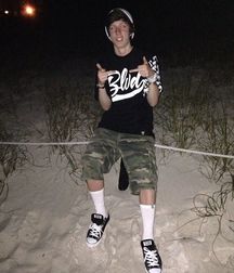 Chucks 5c6819391c7d9.jpg