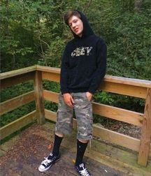 Chucks 5c68193a5fd0d.jpg