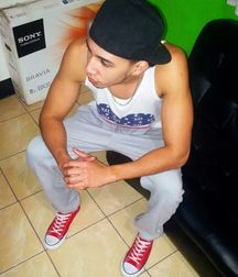 Chucks 5c68195a68d85.jpg