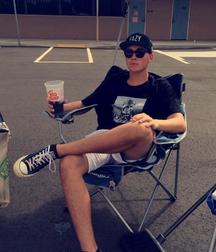Chucks 5c68196d4b827.jpg