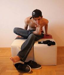 Barefoot beauties in jeans 5c694c926502a.jpg