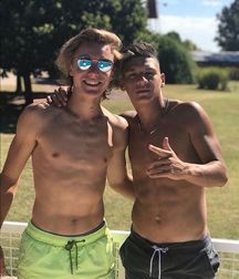 Cool boys 5c6eae4ccafb7.jpg
