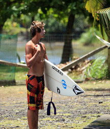 Surfer hotties 5c7053d1babc8.jpg