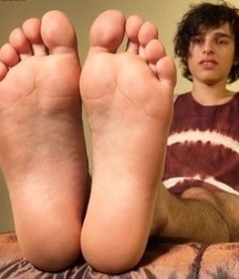 Foot bitch wanted 5c7185e7e2818.jpg
