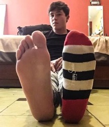 Foot bitch wanted 5c7185ea8ba62.jpg
