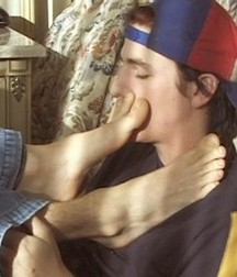 Twinks loving feet 5c72e736588b5.jpg