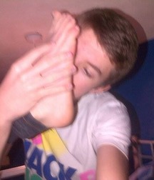 Twinks loving feet 5c72e738ab64b.jpg
