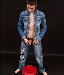 Boys pissing  5c7ac9c57f41d.jpg