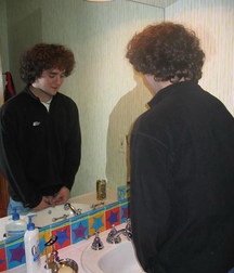 Boys pissing 2 5c7acb9ead1f4.jpg