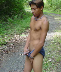 Boys pissing 2 5c7acbb1cfeb8.jpg