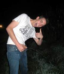 Boys pissing 2 5c7acbb30e043.jpg