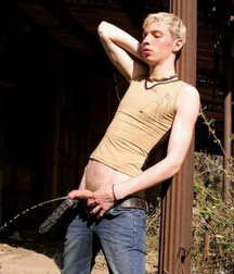 Boys pissing 2 5c7acbbaf0524.jpg